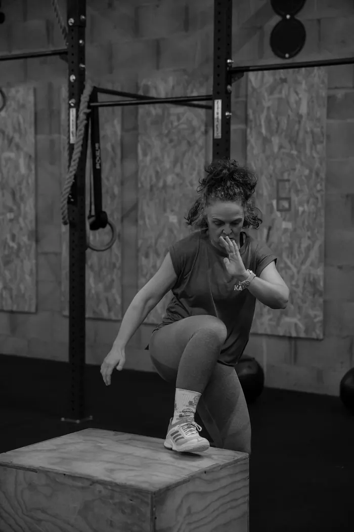 Adhérente de Karreg pendant un step-up sur box